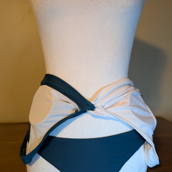 Zaful White and Teal Swimwear - Picture 9 of 12